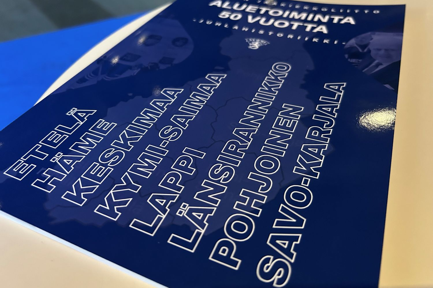 ”Vahvasti tulevaisuuteen katsova, mutta muistaa myös perinteet ja historiansa” – Jääkiekkoliiton aluetoiminta on 50-vuotias