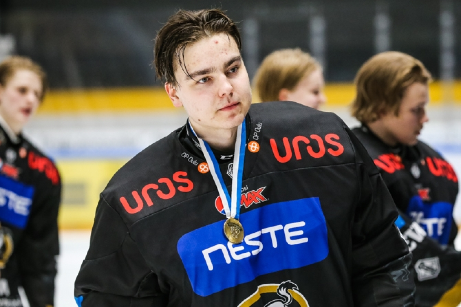 Nuorten SM-liigan mitalijoukkueiden pelaajat ja toimihenkilöt kaudella 2018–19