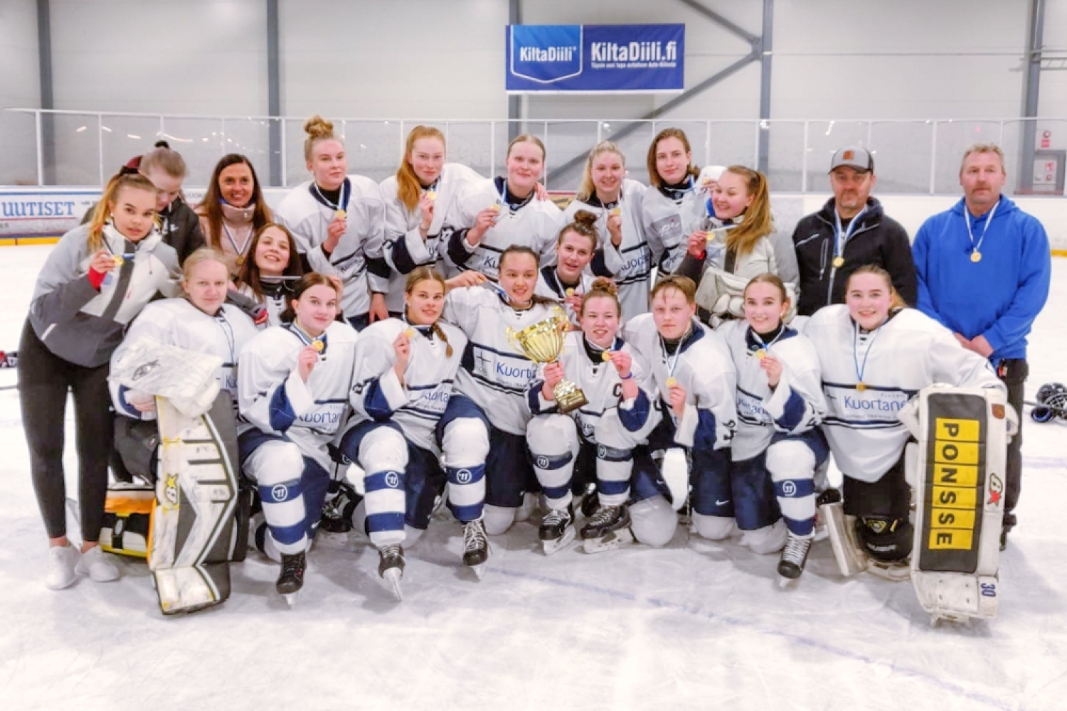 Team Kuortane voitti A-tyttöjen Suomen mestaruuden – Ilvekselle hopeaa, HPK:lle pronssia