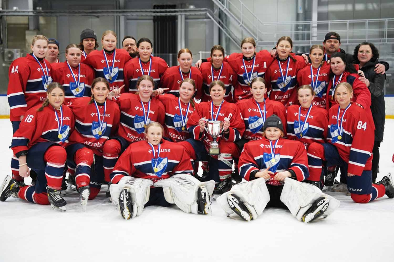 HIFK Akatemia Naisten Mestiksen voittajajoukkue