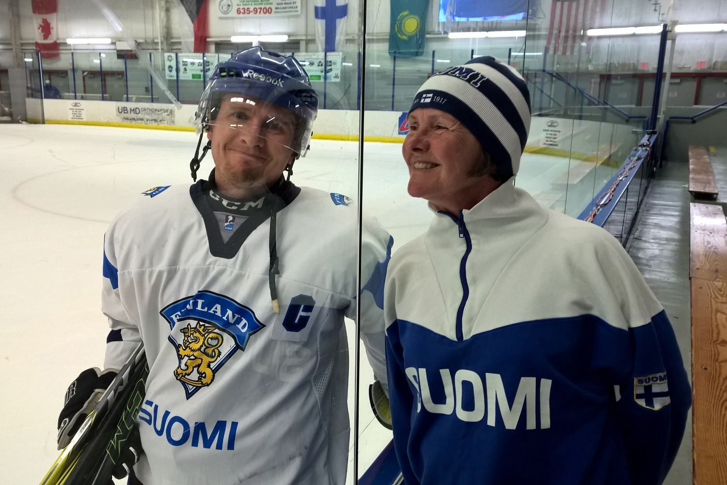 ”Mitä eroa on kuurojen ja kuulevien jääkiekkossa, Deaf Lionsin kapteeni Pasi Vainio?”