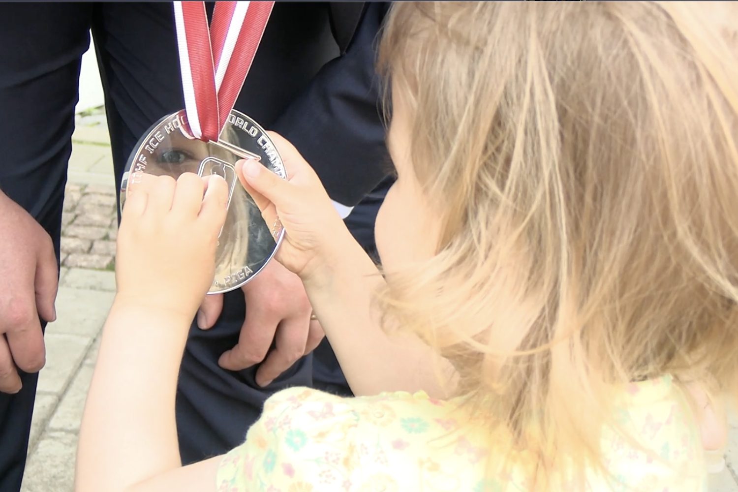 Leijonien tunteikas kotiinpaluu – katso video!