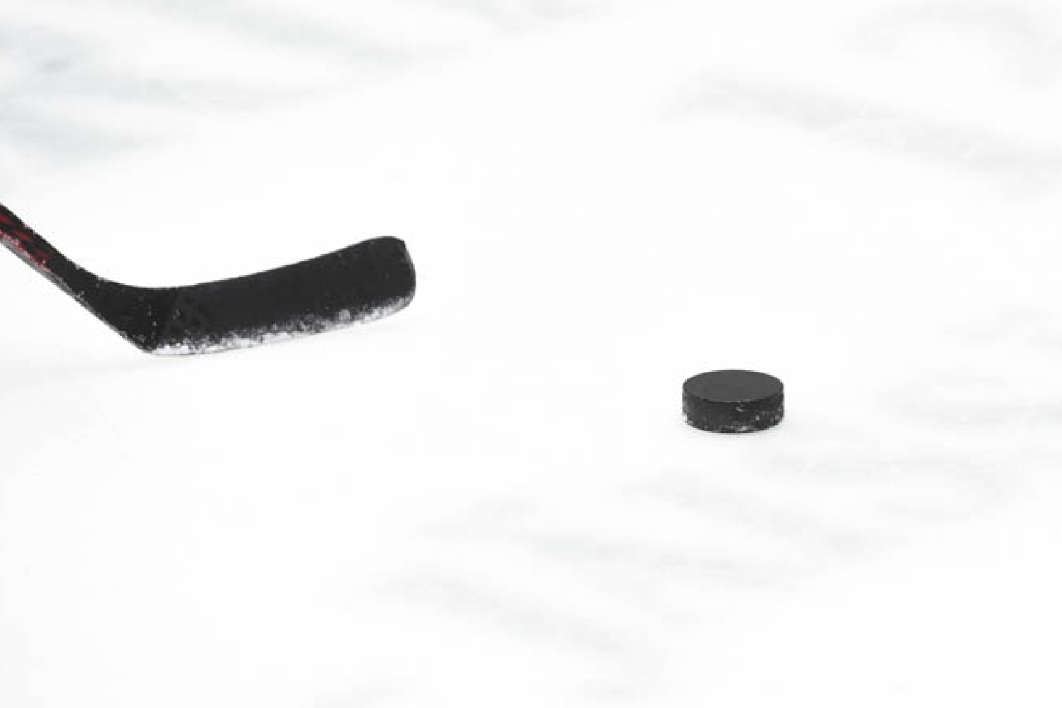 A-tyttöjen SM-turnauksen avauspäivä pelattu - Mitkä joukkueet jatkavat mitalipeleihin? - Taulukot ja sunnuntain ohjelma