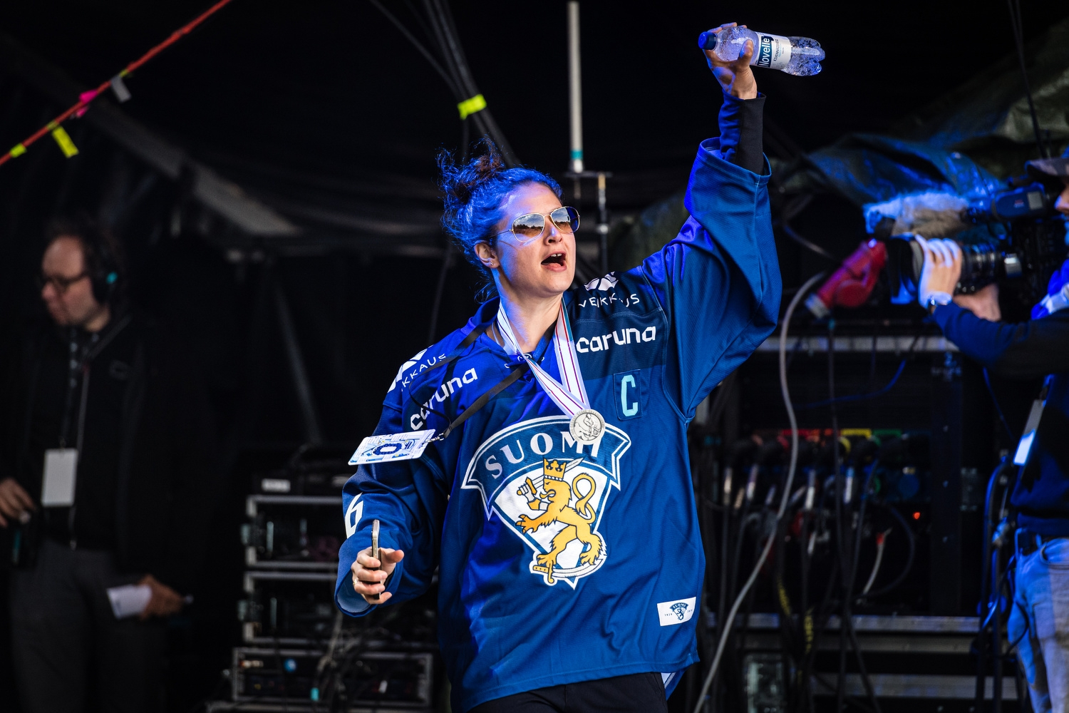 Kiitos Naisleijonat! Kuvia Kaisaniemen puiston kansanjuhlasta