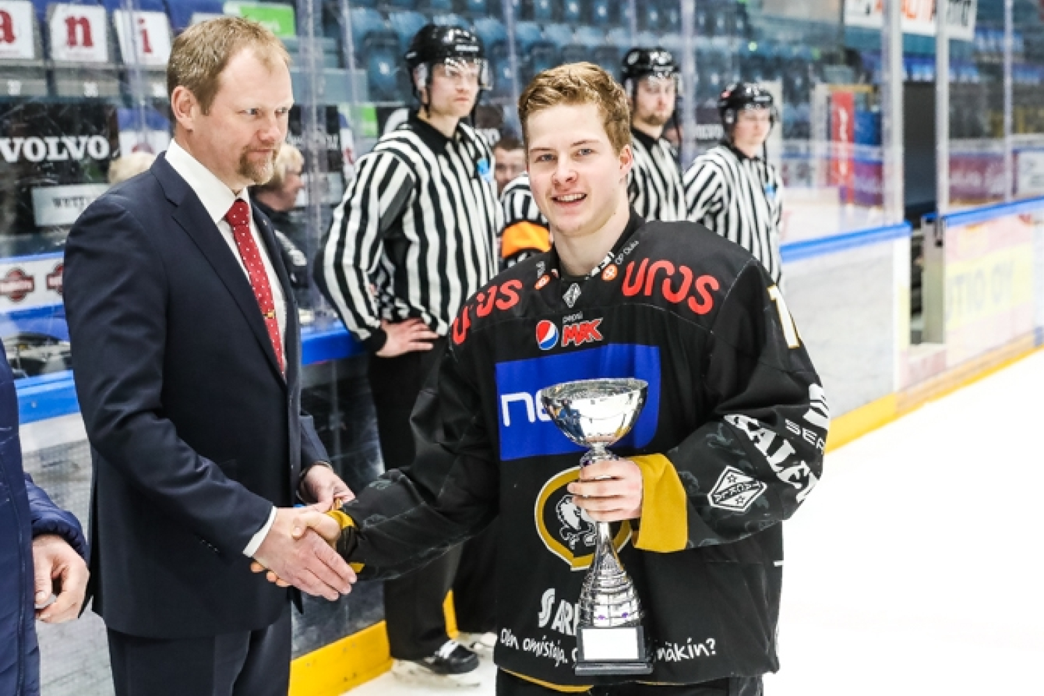 Pudotuspelien MVP! Kärppien Ville Heikkalalle Nuorten SM-liigan playoffsien arvokkaimman pelaajan palkinto