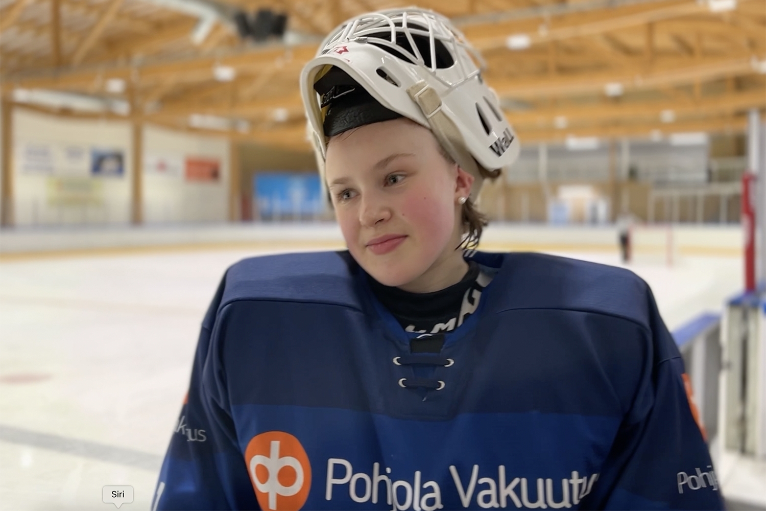 Ainskit -joukkueen maalivahti Minttu Kataja: ”Joukkueemme arvoja ovat positiivisuus ja toistemme kannustaminen”