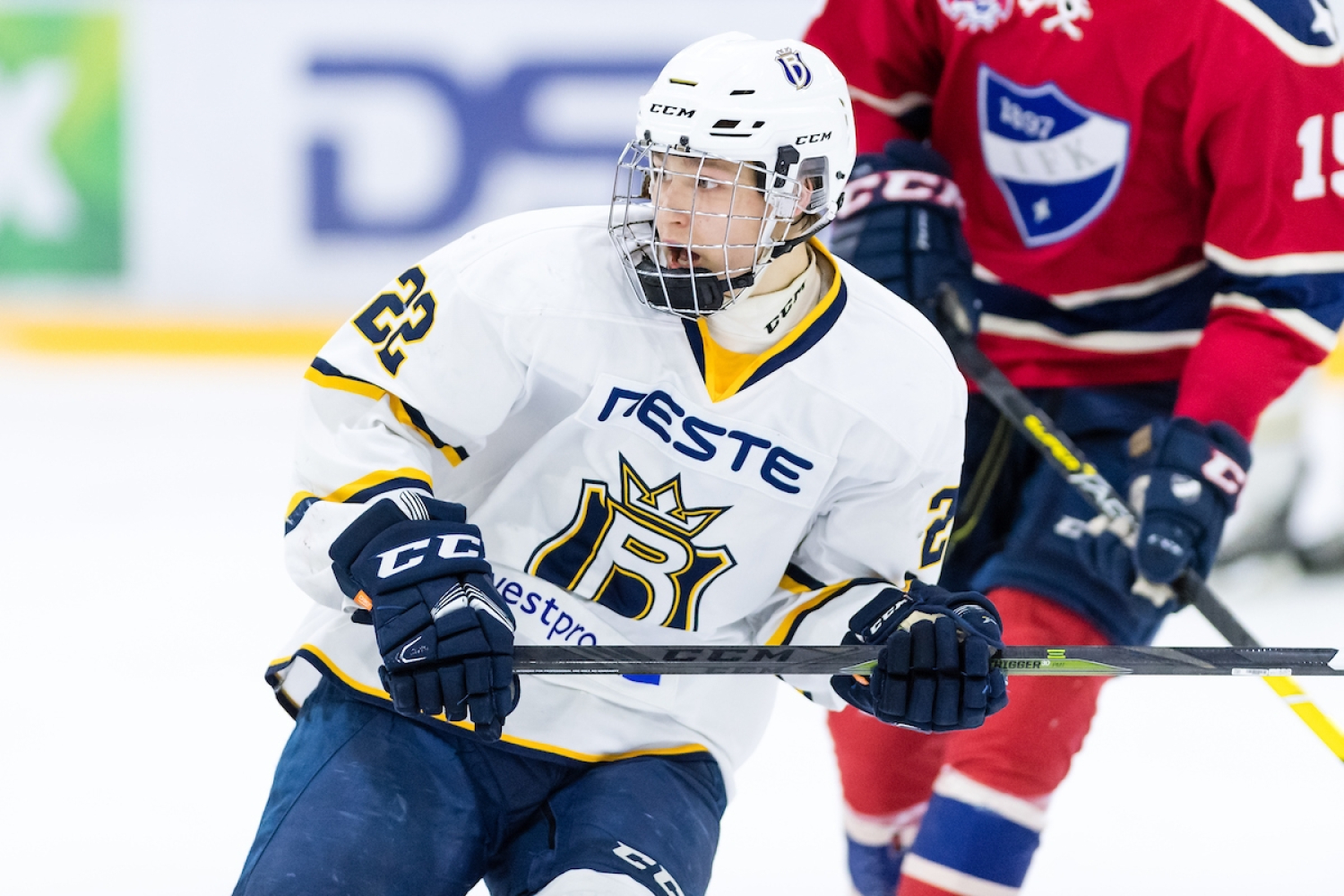 Nuorten SM: Blues-hyökkääjä hurjassa playoffs-vireessä – uusia ennätyksiä 17-vuotiaana