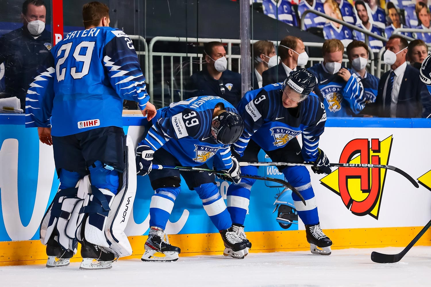 Jukka Jalonen ja Olli Määttä eivät selitelleet finaalitappiota jatkoerän pelisysteemillä: "Se on se sama kaverille"