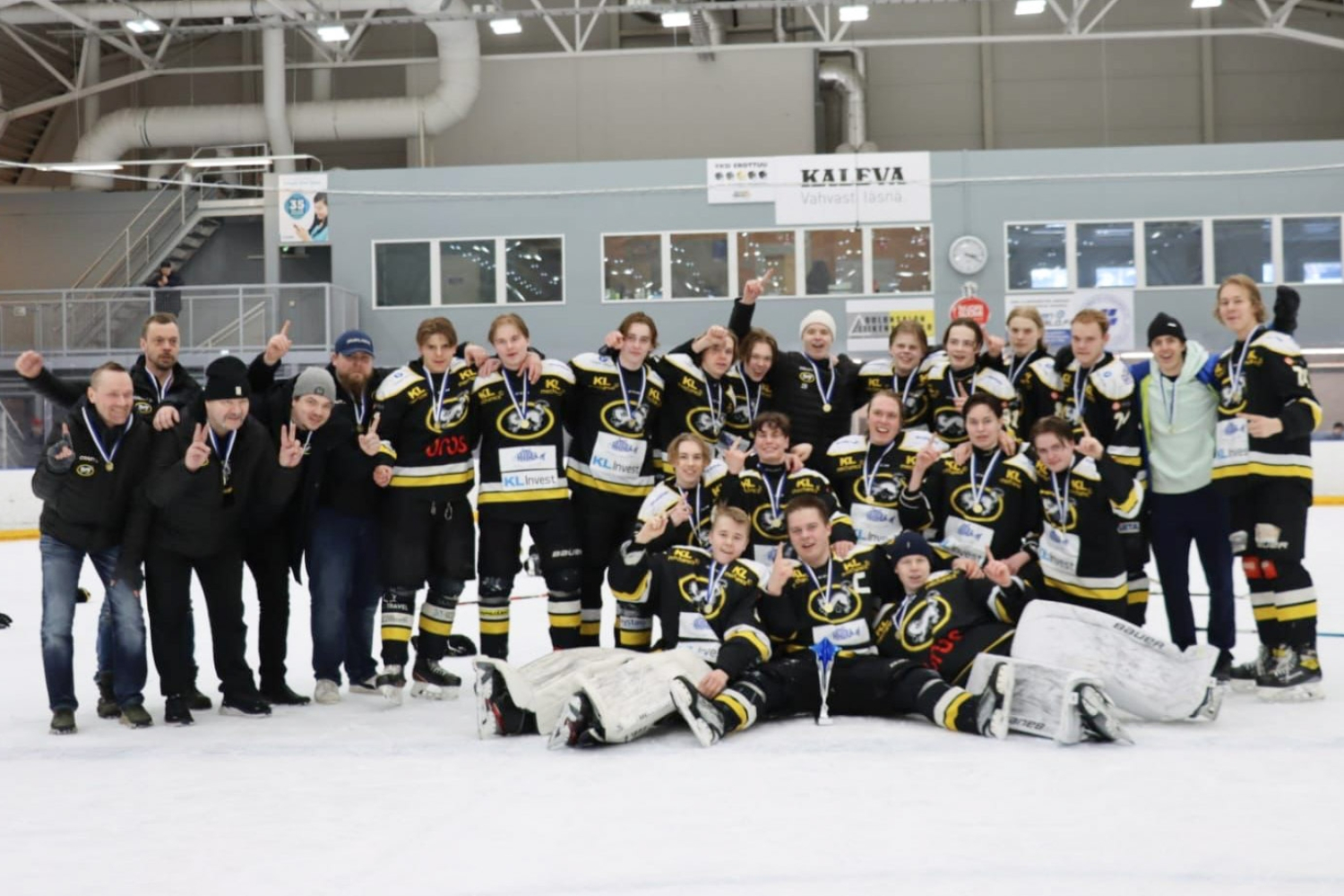 U18 Mestiksen alempi jatkosarja: 1. Kärpät, 2. HPK