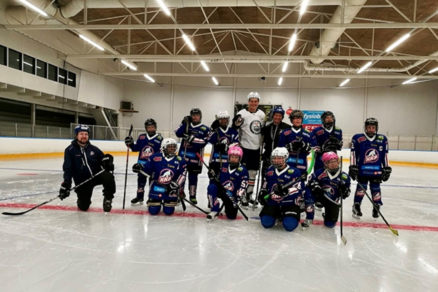Kiimingin Special Hockey -ryhmä TV-tähtinä - Pikku Kakkosen kiekko-ohjelma alkaa tammikuussa