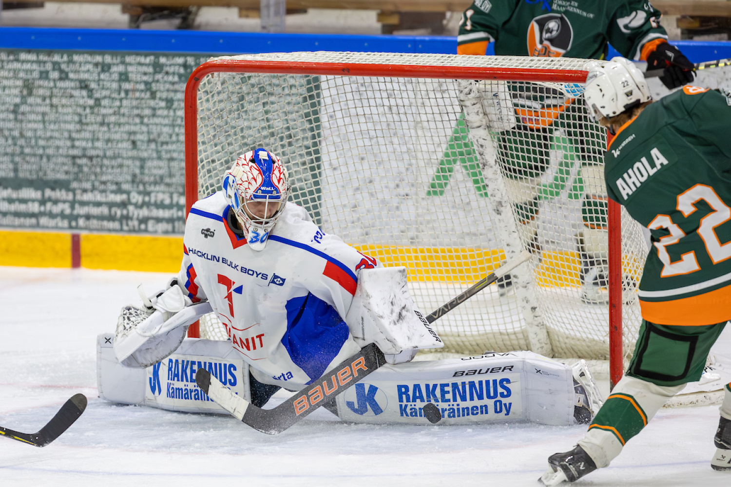 Haukkojen voittoputki katkesi Lapualla – Titaanit pitkästä aikaa voiton makuun 