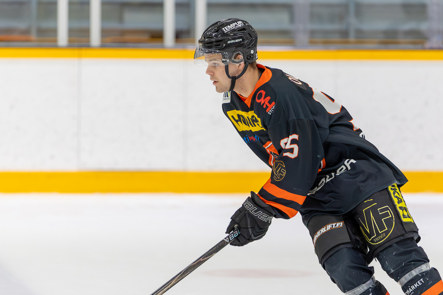 Laser HT puski LeKin selkä seinää vasten – Haukat puristi välieräsarjan tasoihin 