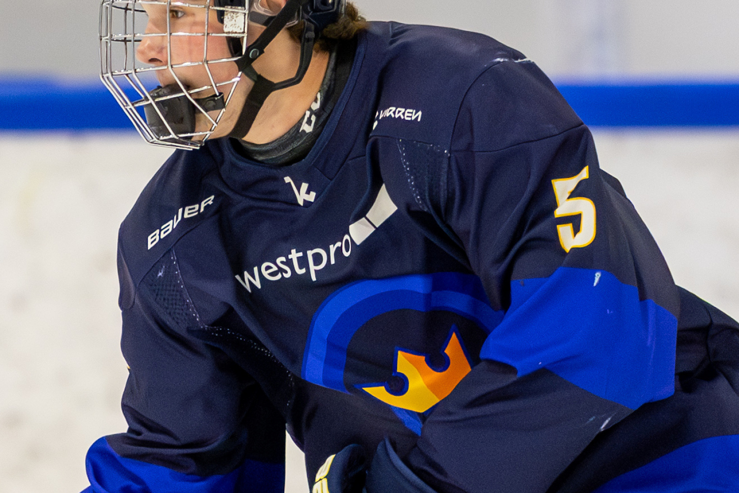 Kiekko-Espoon Vahvaselkä pelaa kovaa ja hyökkää: ”Me jaksetaan työnteon kautta kääntää peli”