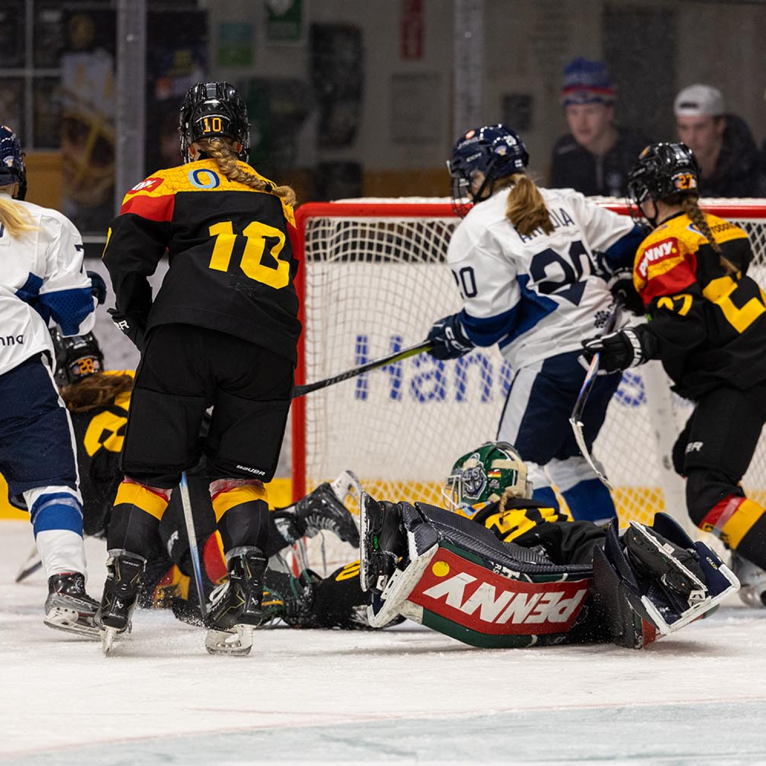 Tyttöleijonat kaatui Saksalle voittomaalikilpailun jälkeen – kapteeni Senja Siivonen löysi valopilkkuja päätöserästä