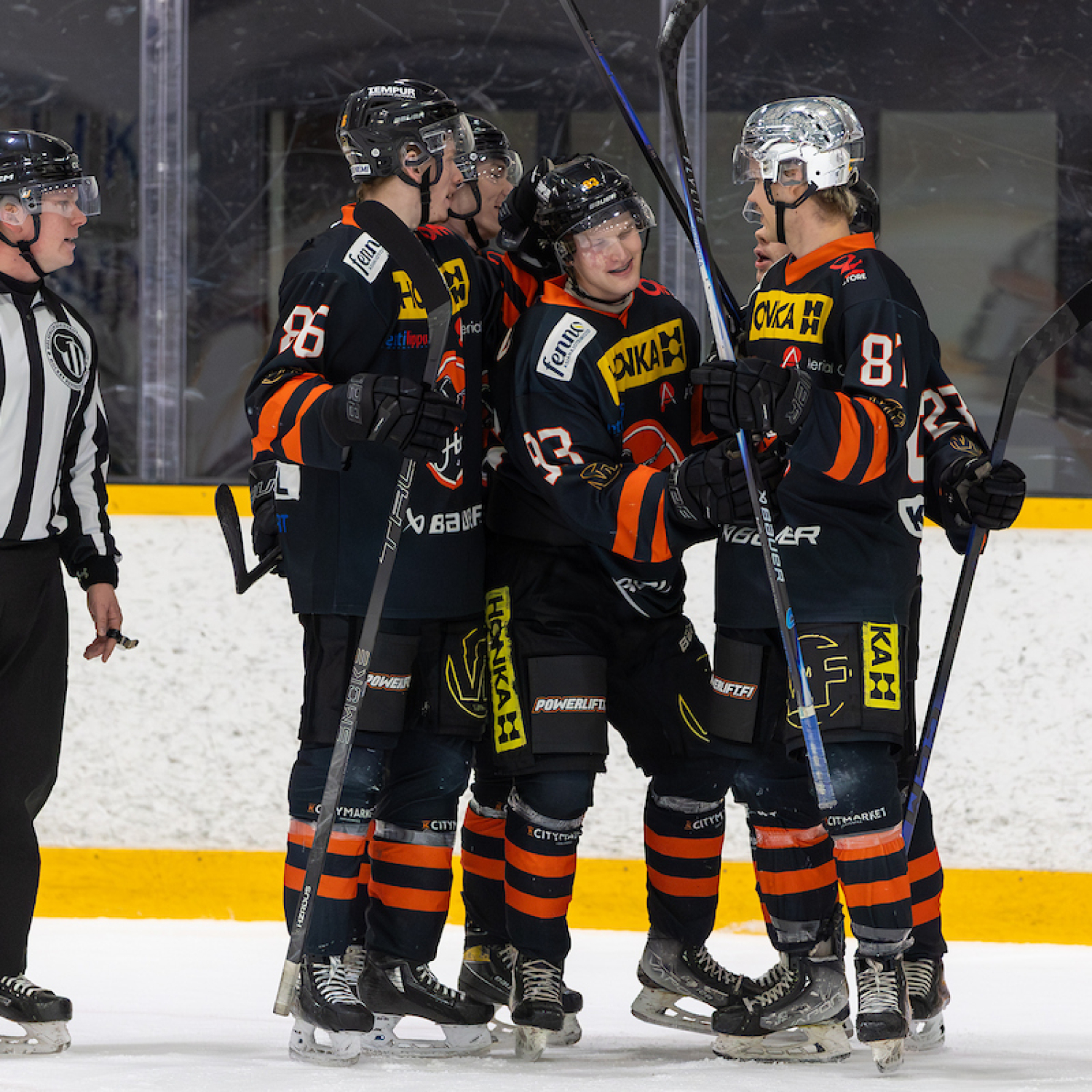 Kovavireiset kärkijoukkueet venyttivät voittoputkiaan – Palola jatkaa pörssikärjessä 