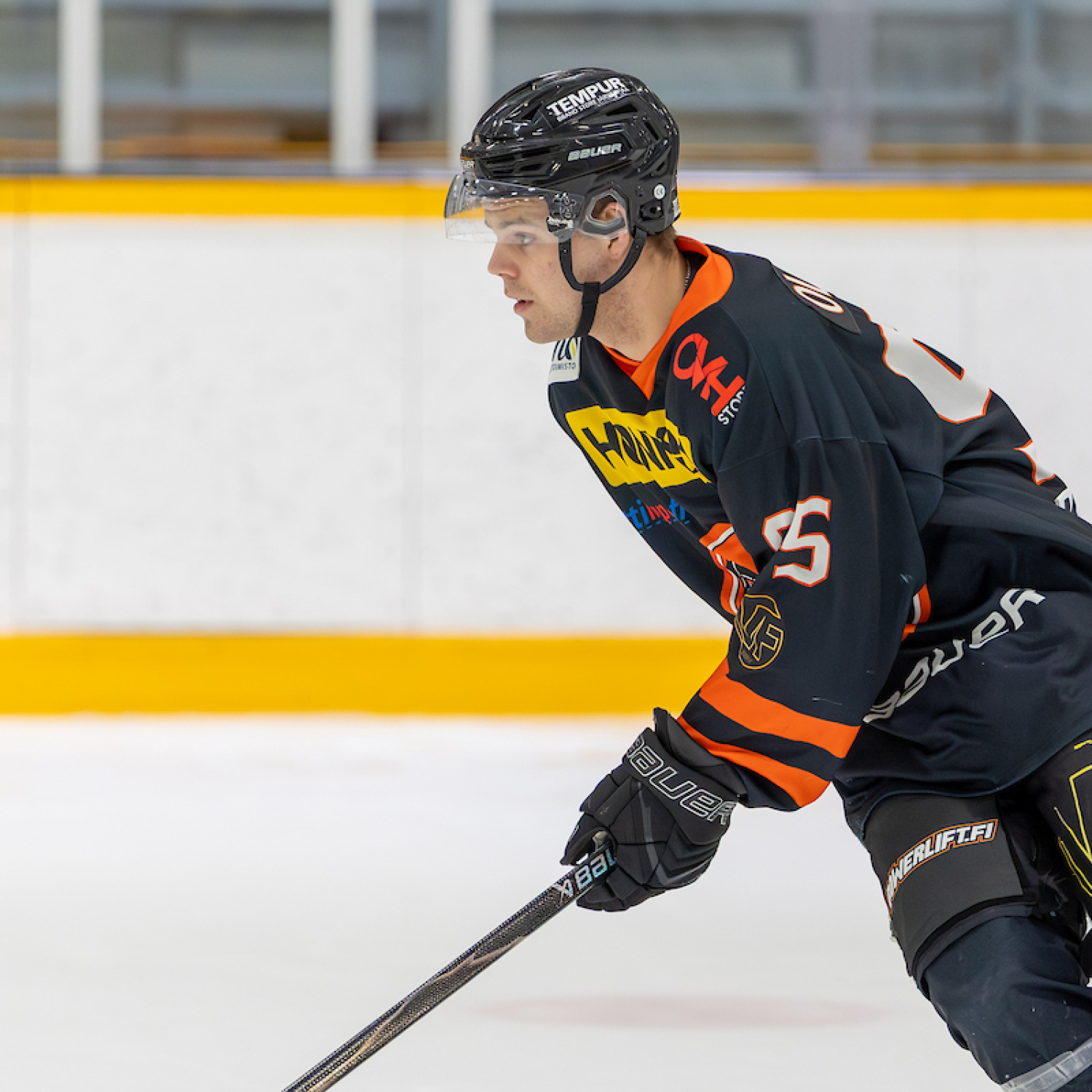 Laser HT puski LeKin selkä seinää vasten – Haukat puristi välieräsarjan tasoihin 