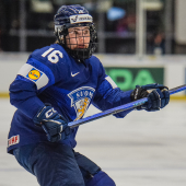 Henkilökuva: Useissa arvokisoissa Suomea edustanut Petra Nieminen: ”Vaikka välillä mennäänkin hampaat irvessä, pelaamisen pitää olla kivaa”