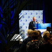 Jukka-Pekka Vuorinen aateloitiin Jääkiekkoleijonaksi: ”Todella suuri kunnia” 