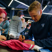 Leijonahyökkääjä Toni Rajala luottaa Suomen vauhtiin Tshekkiä vastaan: ”Me ollaan vähän nopeampia ja parempia luistelemaan”