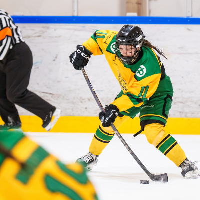 Linnea Melotindos heiluttaa maaliverkkoja ja laskeskelee velkoja – äidin idea vei aikanaan Ahvenanmaalle 