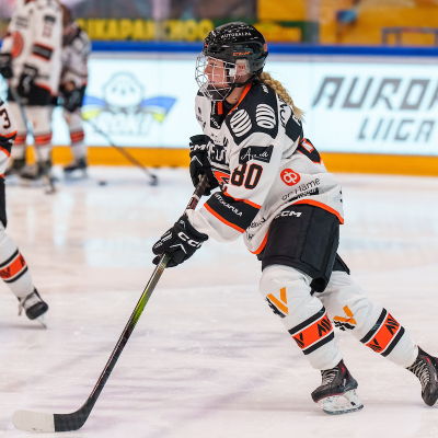 HPK juhli tärkeää voittoa Espoossa ja puhalsi finaalisarjan eloon – Pelkonen iski kahdesti 