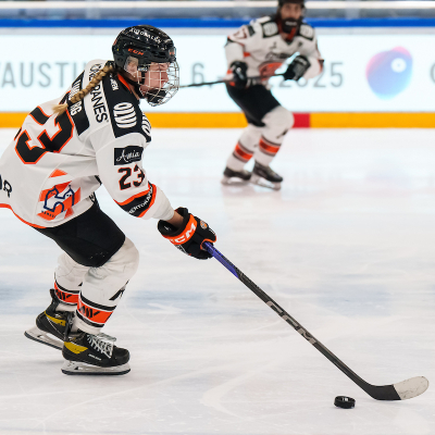 Huippukautta pelaava Eva Lamberg on nyt aiempaa rohkeampi: "Itsevarmuutta on tullut lisää"