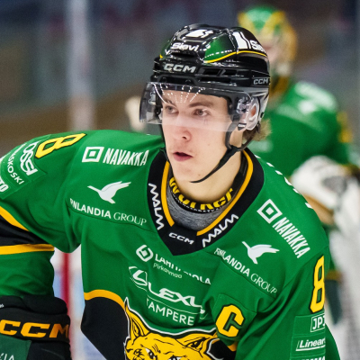 Kapteeni Tukio johtaa nuoruuden intoa uhkuvaa Ilvestä: ”Ollaan yhtenäinen ja luisteleva joukkue”