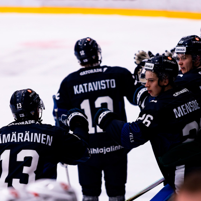 Nuoret Leijonat taipui Sveitsille voittomaalikilpailussa - Maalikooste