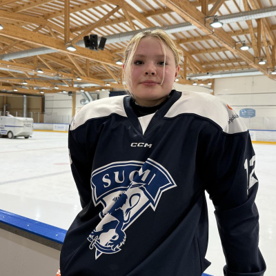 “Kaikki veti täysiä” – Arla Ojalan Nagano-joukkue loisti tyttöjen Pohjola-leirillä ilman yhtään päästettyä maalia