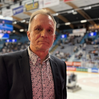 Vuosikymmenten työ juniorikiekon hyväksi toi tunnustuksen Kari Järviselle: ”Tärkeintä on kasvattaa hyviä ihmisiä”