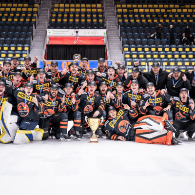 Ratkaisu Raksilassa – Järvenpään Haukat juhlii mestaruutta: "Lätkää parhaimmillaan"