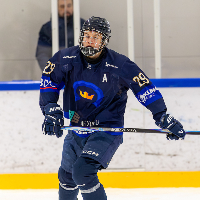 Pahkamaan vahva vire vauhdittaa Kiekko-Espoota: ”Joukkuehenki ja työnteko on meidän vahvuuksia”