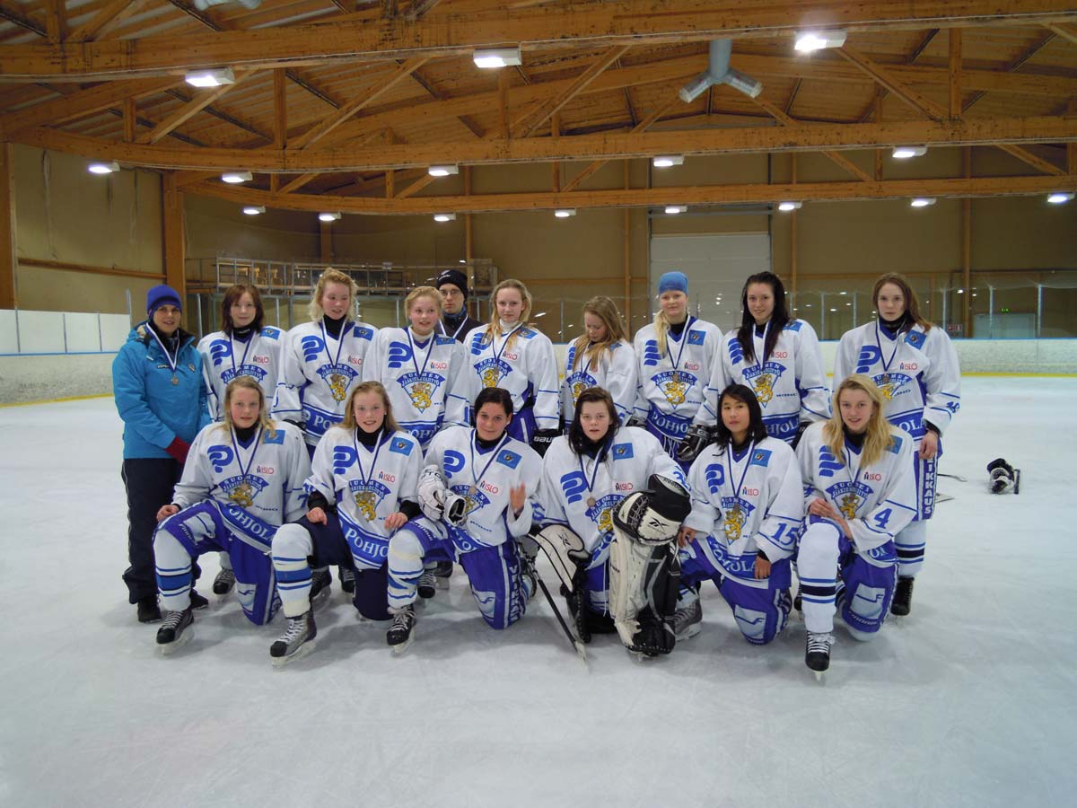 Pronssijoukkue joukkuekuvassa. leijonapennut-pronssijoukkue.jpg