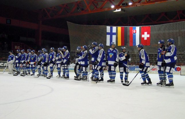 111229_U16_Palkintojen_jakoa_odottamassa.jpg