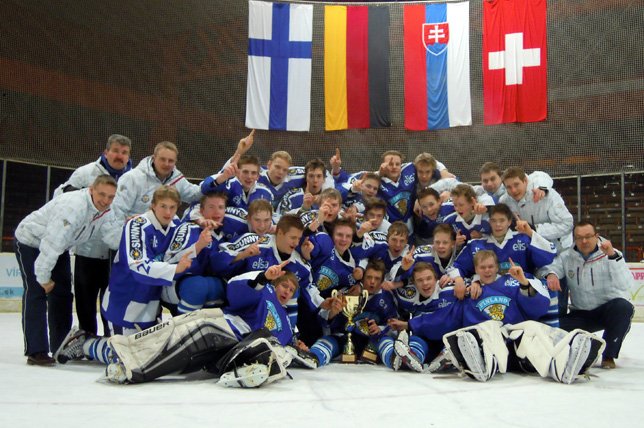 111229_U16_Voiton_juhlintaa_644px.jpg