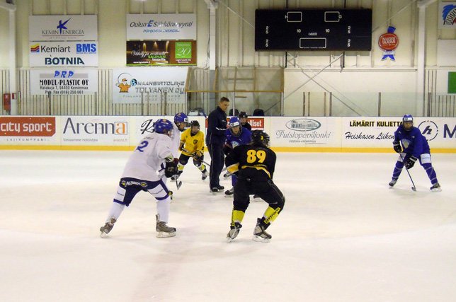 120402_U16_kaukalo.jpg