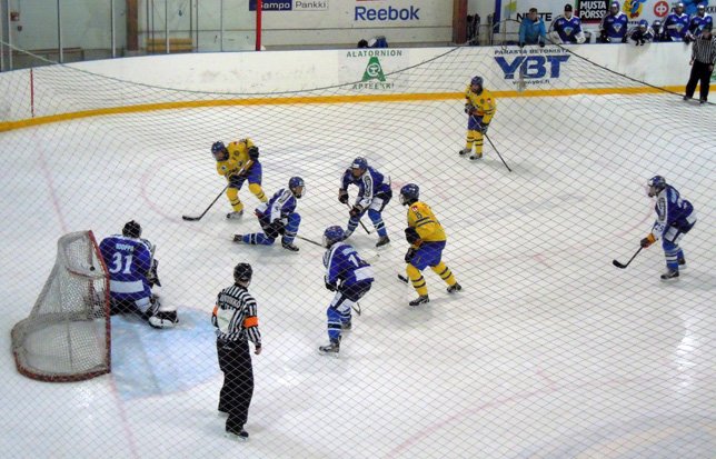 120404_U16_FIN_SWE.jpg