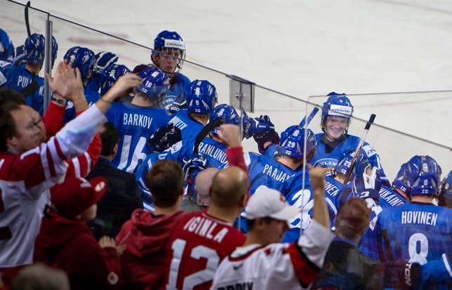 120103_U20_FIN_SWE_juhlintaa_PietusPhoto.jpg