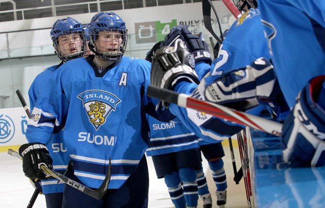 120420_U18MM_FIN_SWE_ArtturiLehkonen_HHOF_JanaChytilova.jpg